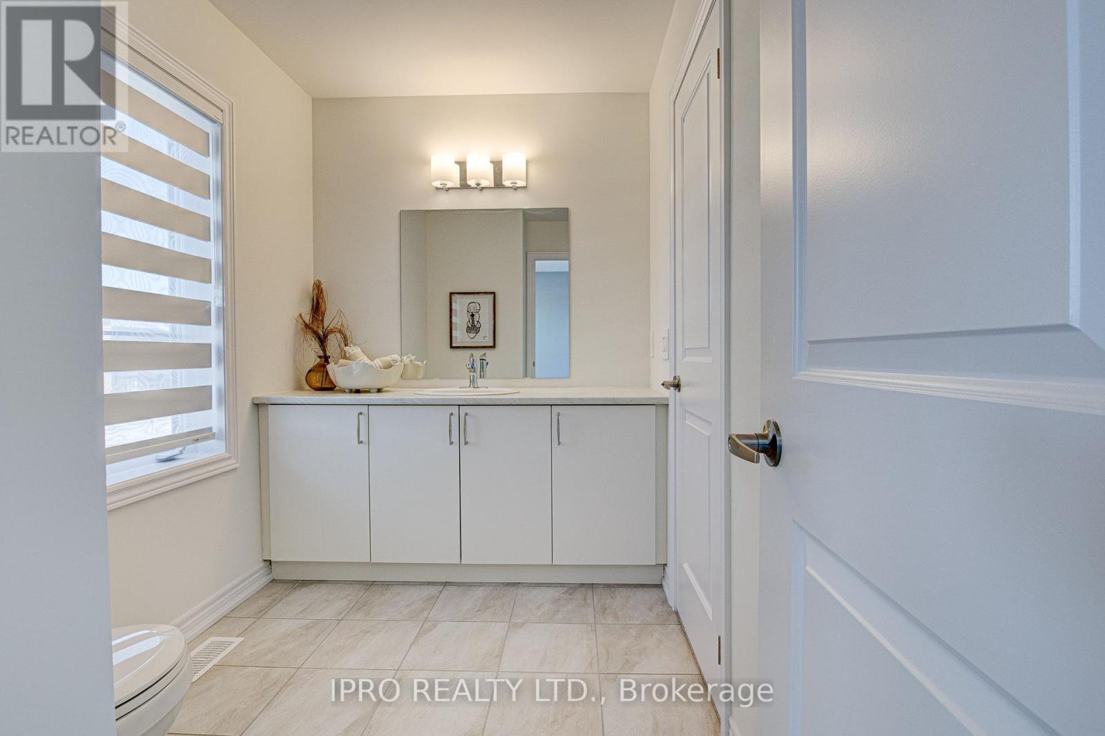 












90 SPICER STREET

,
Centre Wellington (Fergus),




Ontario
N1M0H7

