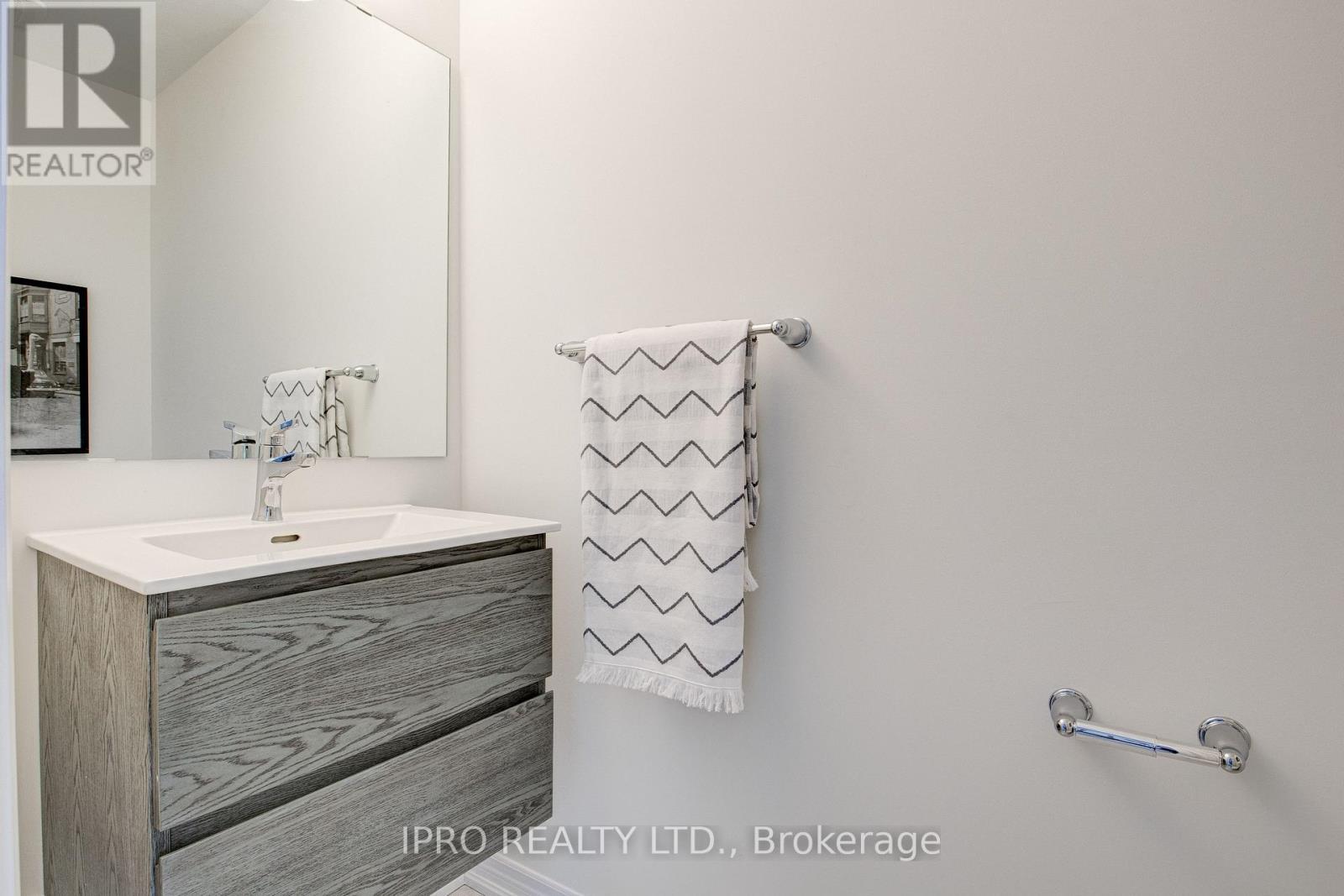 












90 SPICER STREET

,
Centre Wellington (Fergus),




Ontario
N1M0H7

