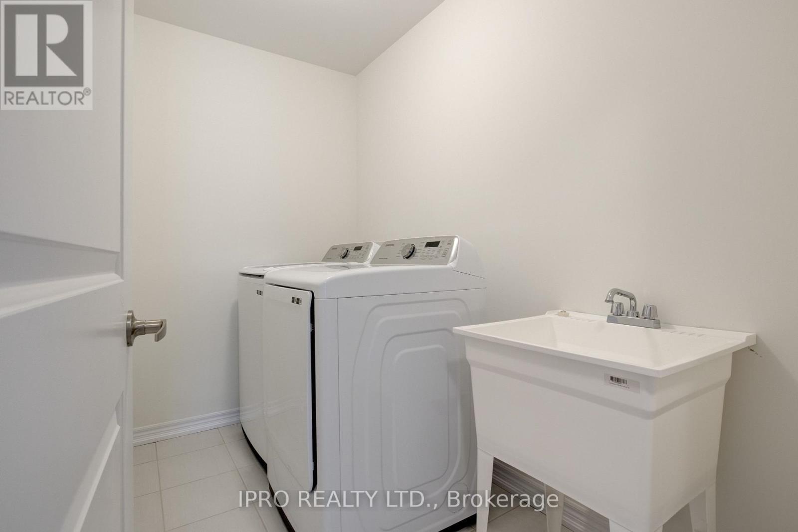 












90 SPICER STREET

,
Centre Wellington (Fergus),




Ontario
N1M0H7

