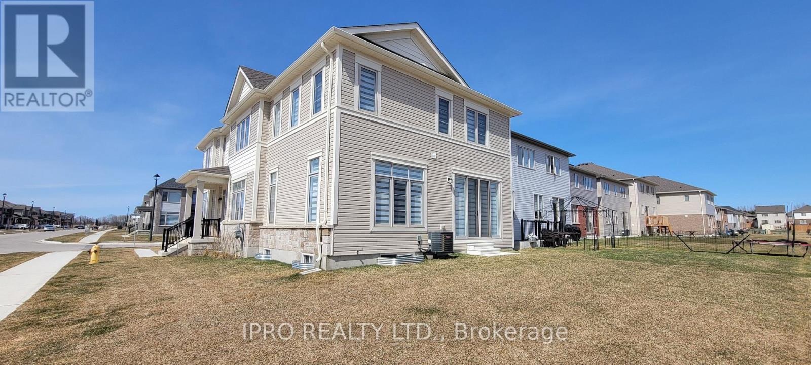












90 SPICER STREET

,
Centre Wellington (Fergus),




Ontario
N1M0H7

