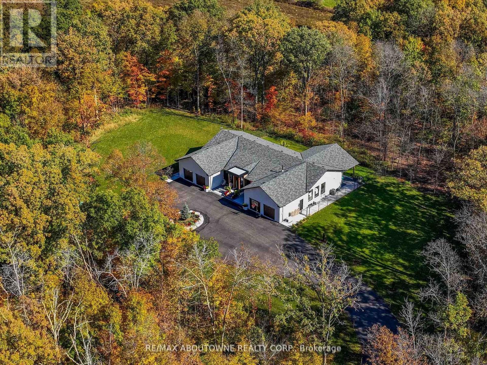 












295 ALLEN ROAD

,
Grimsby (Grimsby Escarpment),




Ontario
L3M4E7

