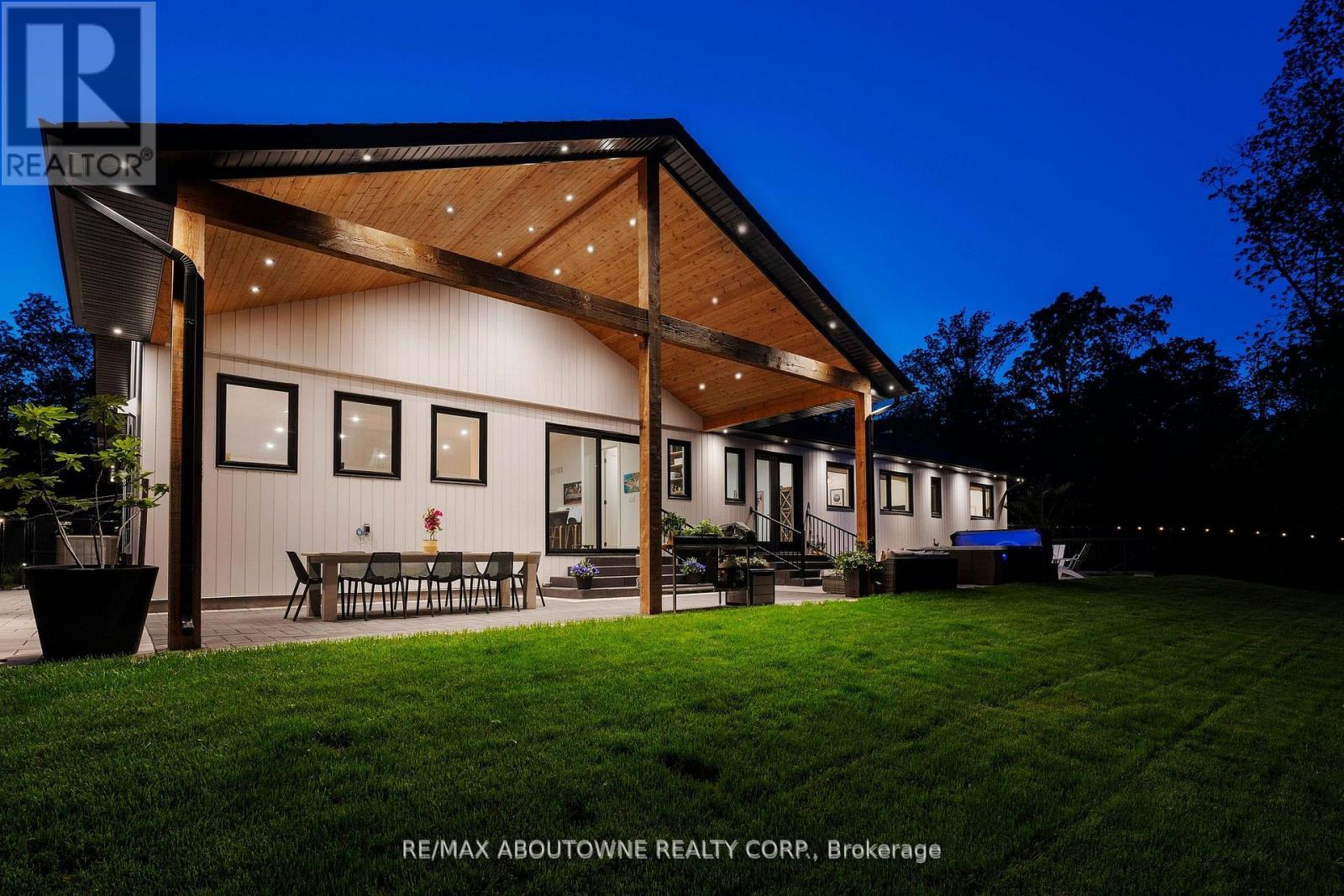 












295 ALLEN ROAD

,
Grimsby (Grimsby Escarpment),




Ontario
L3M4E7


