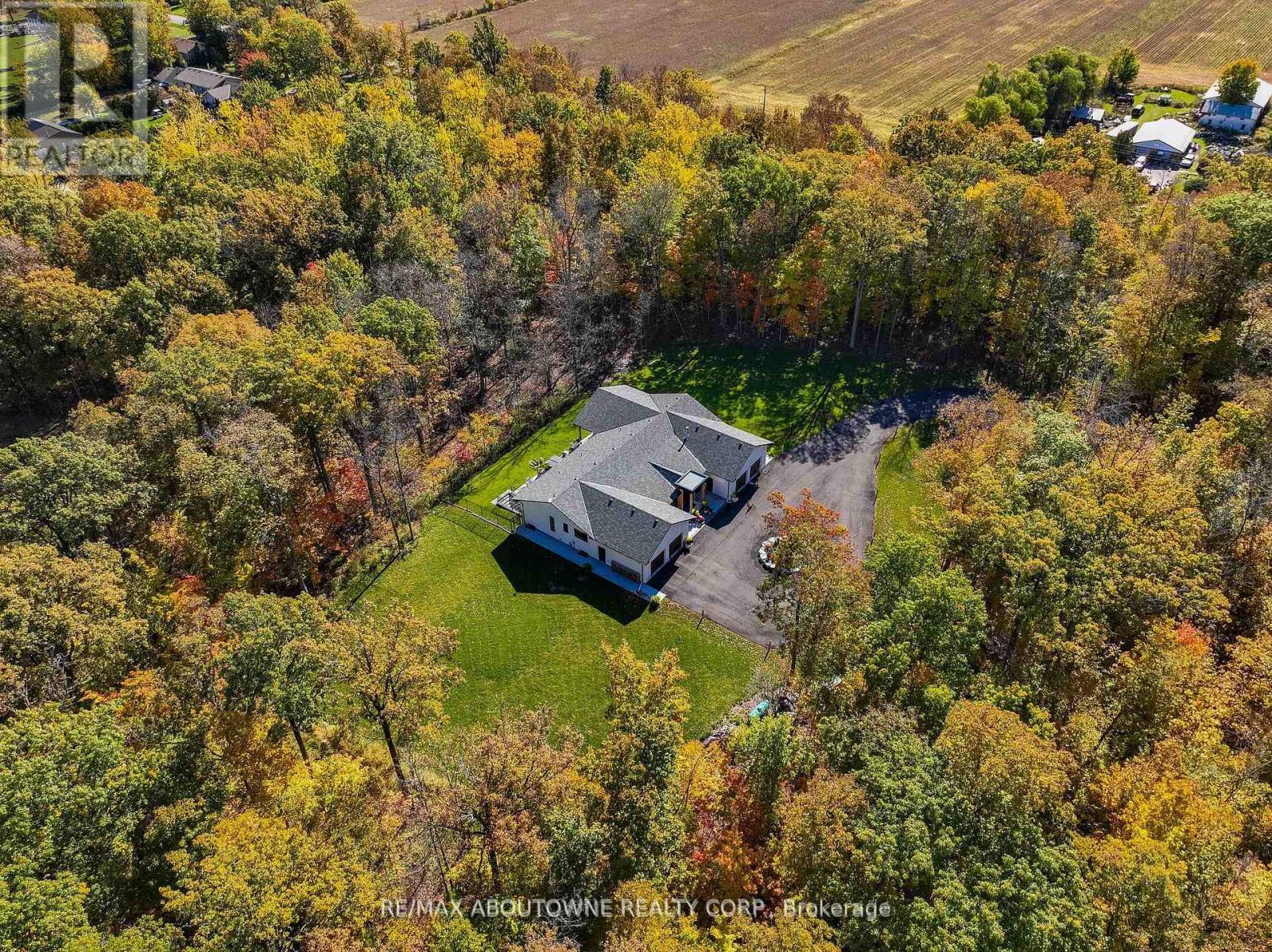 












295 ALLEN ROAD

,
Grimsby (Grimsby Escarpment),




Ontario
L3M4E7

