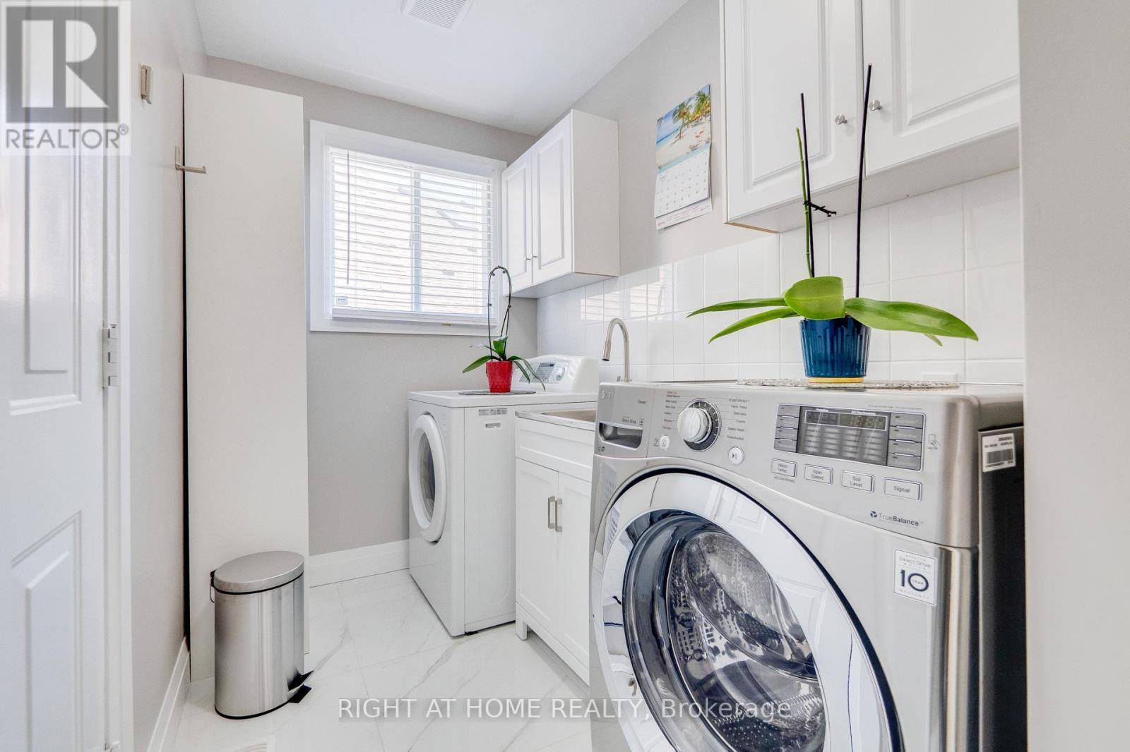 












23 BRECKWOOD PLACE

,
Kitchener,




Ontario
N2A4C6

