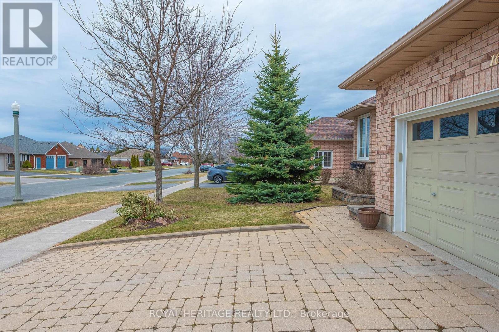 












1638 RAVENWOOD DRIVE

,
Peterborough West (North),




Ontario
K9K2R1

