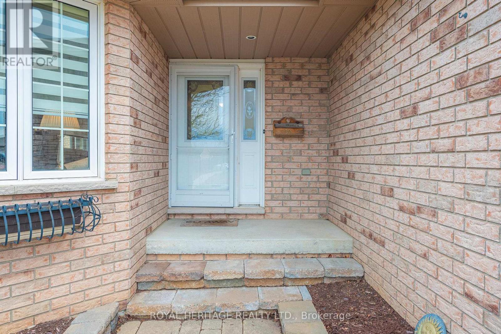












1638 RAVENWOOD DRIVE

,
Peterborough West (North),




Ontario
K9K2R1

