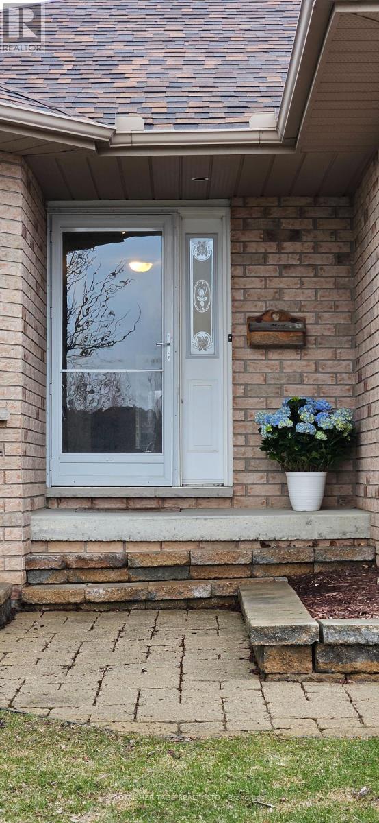 












1638 RAVENWOOD DRIVE

,
Peterborough West (North),




Ontario
K9K2R1

