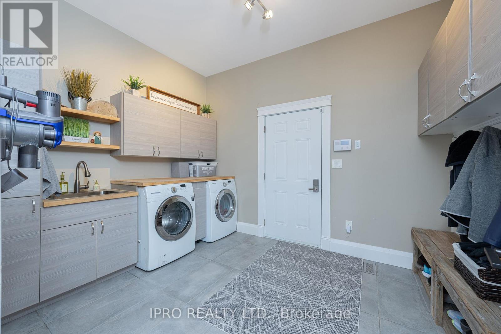 












9449 WELLINGTON 22 ROAD

,
Erin,




Ontario
N0B1Z0

