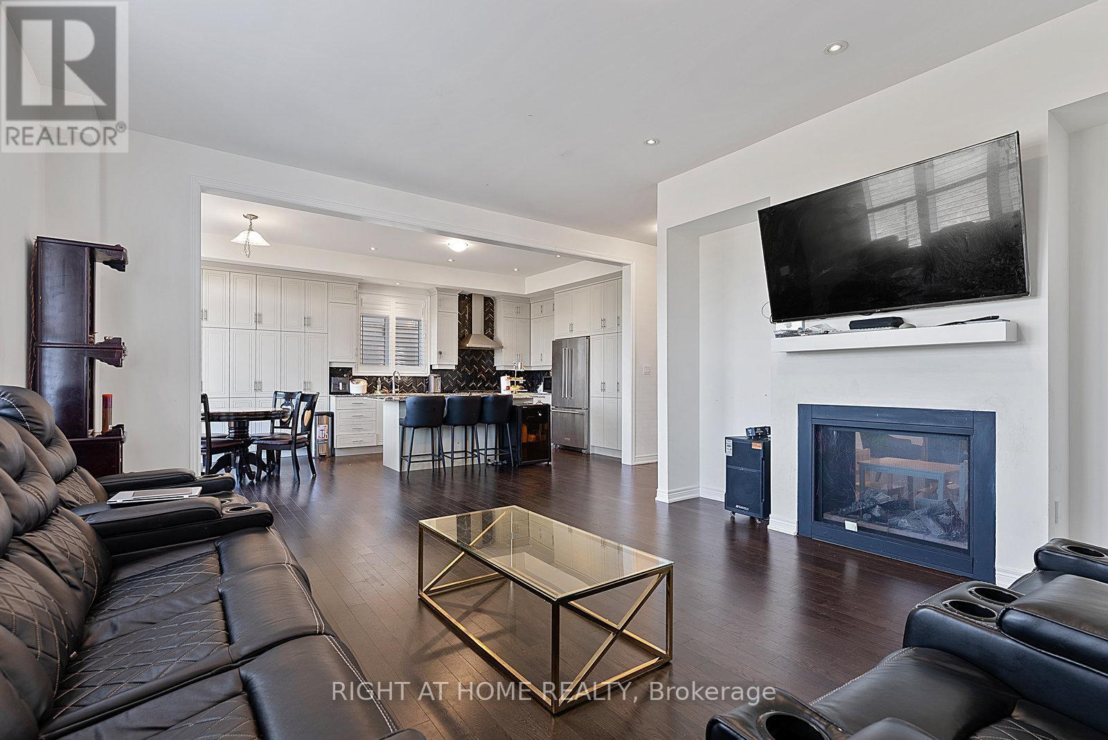 












90 SPITFIRE DRIVE

,
Hamilton (Mount Hope),




Ontario
L0R1W0

