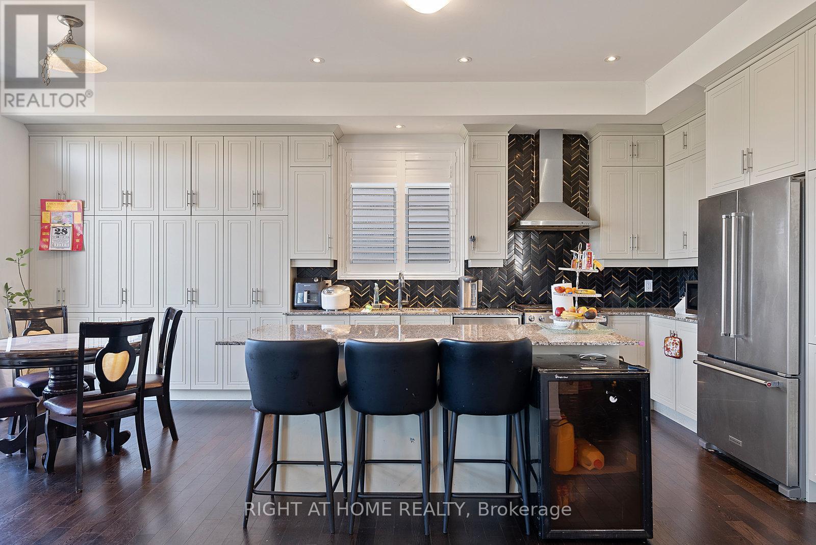 












90 SPITFIRE DRIVE

,
Hamilton (Mount Hope),




Ontario
L0R1W0

