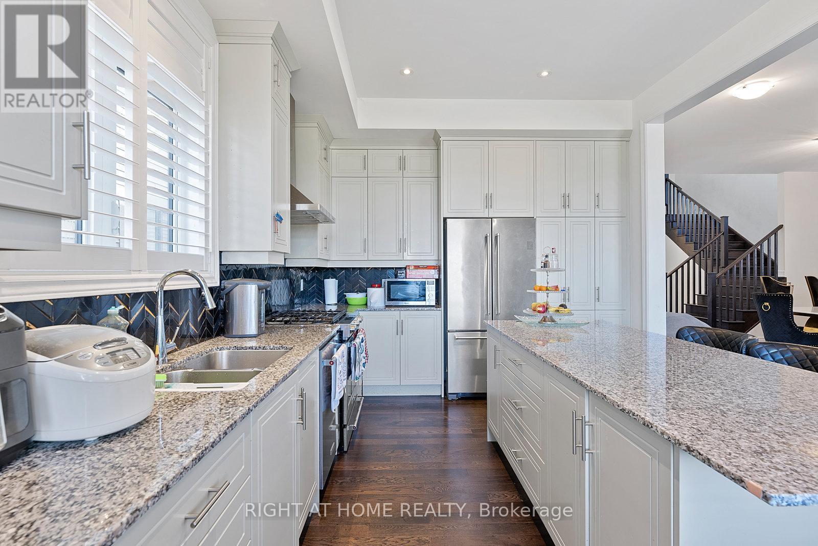 












90 SPITFIRE DRIVE

,
Hamilton (Mount Hope),




Ontario
L0R1W0

