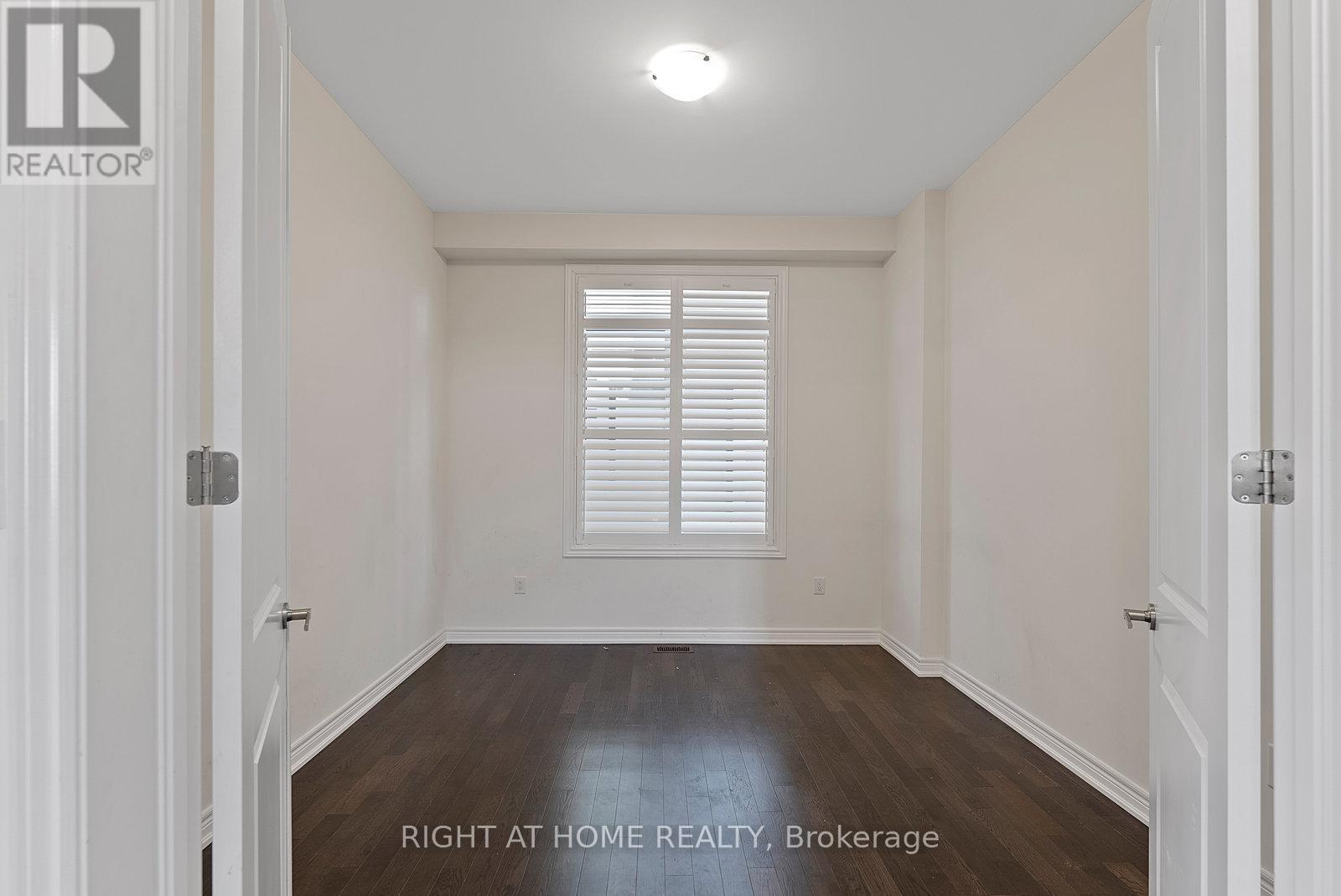 












90 SPITFIRE DRIVE

,
Hamilton (Mount Hope),




Ontario
L0R1W0

