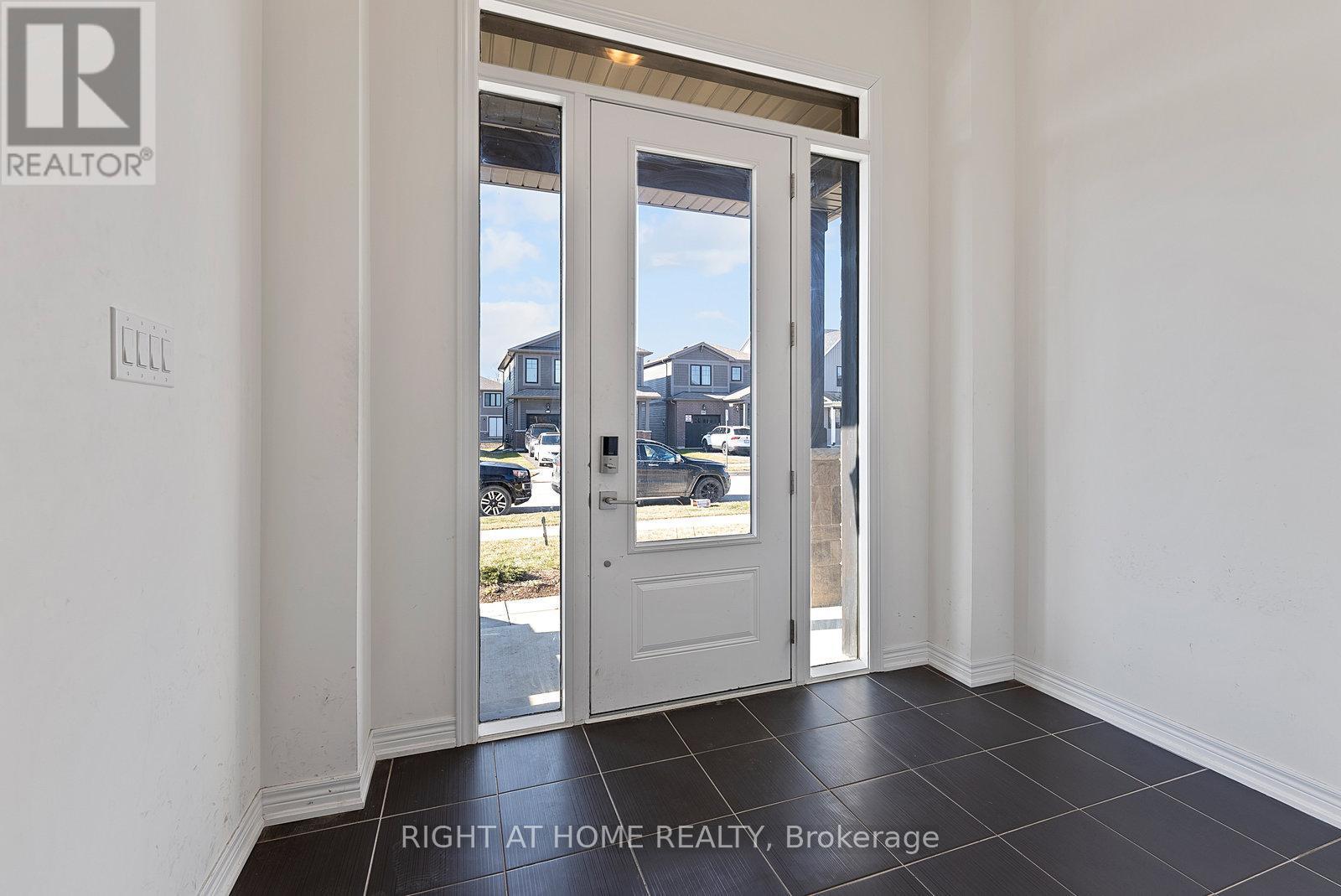 












90 SPITFIRE DRIVE

,
Hamilton (Mount Hope),




Ontario
L0R1W0


