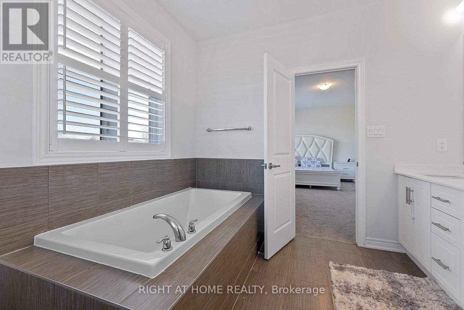 












90 SPITFIRE DRIVE

,
Hamilton (Mount Hope),




Ontario
L0R1W0

