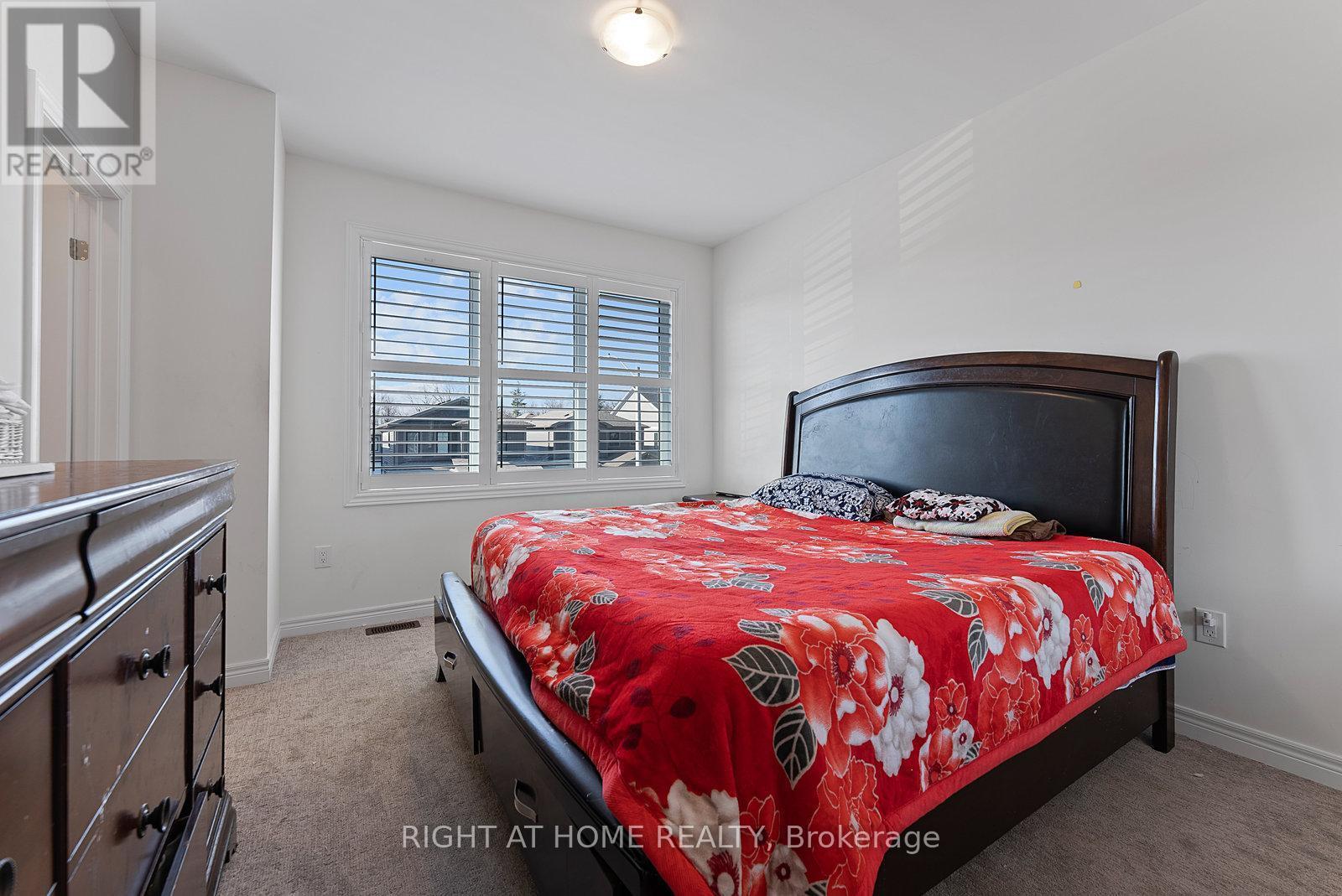 












90 SPITFIRE DRIVE

,
Hamilton (Mount Hope),




Ontario
L0R1W0


