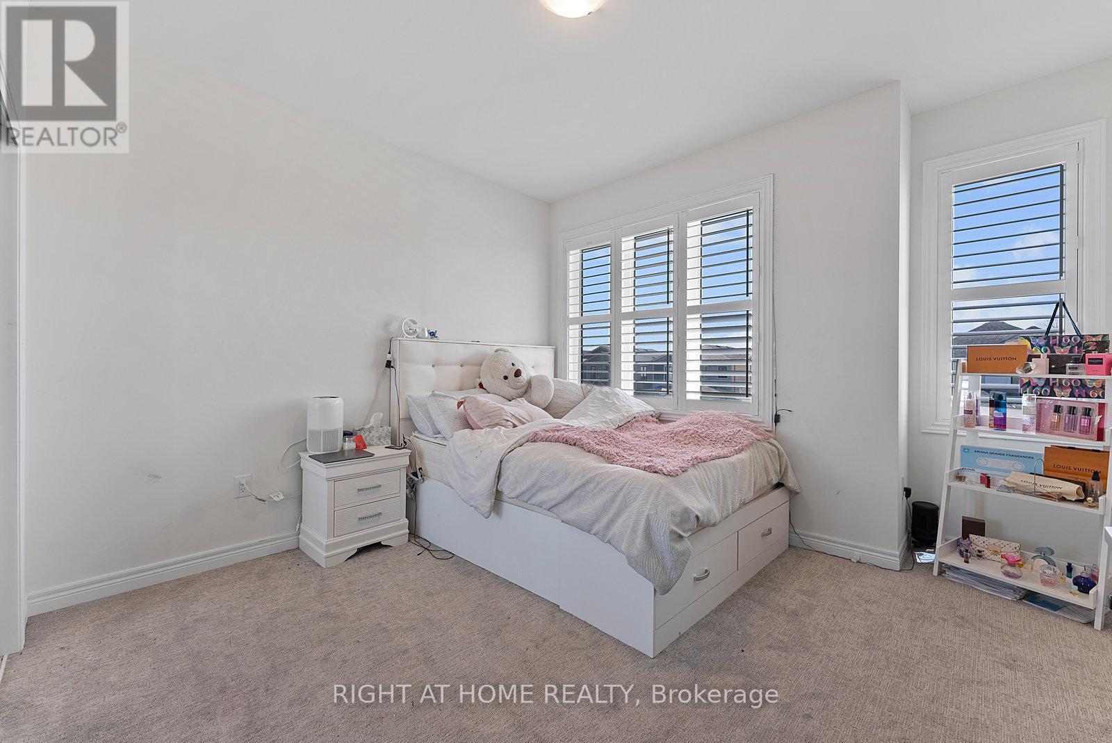 












90 SPITFIRE DRIVE

,
Hamilton (Mount Hope),




Ontario
L0R1W0

