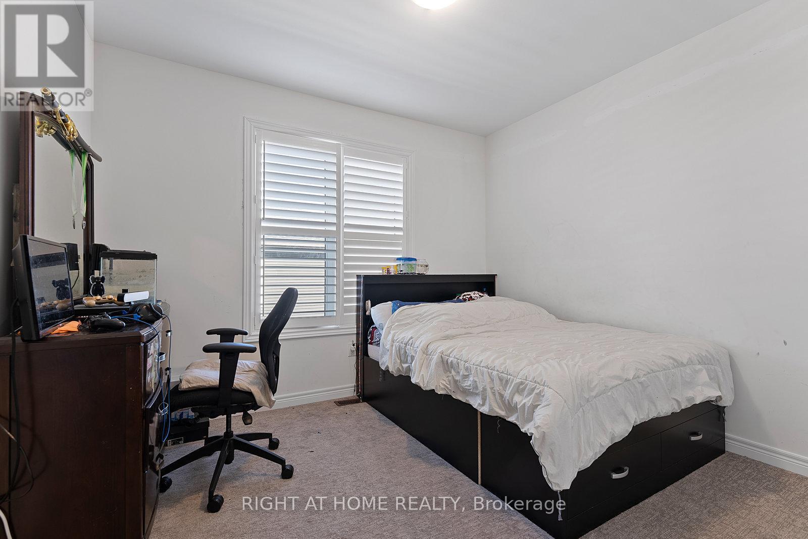 












90 SPITFIRE DRIVE

,
Hamilton (Mount Hope),




Ontario
L0R1W0

