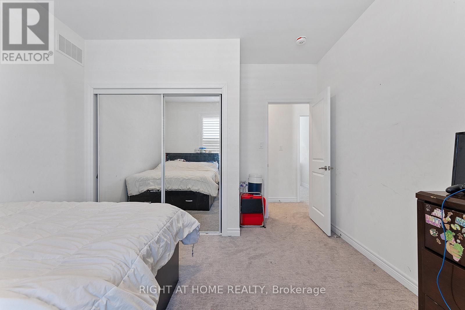 












90 SPITFIRE DRIVE

,
Hamilton (Mount Hope),




Ontario
L0R1W0

