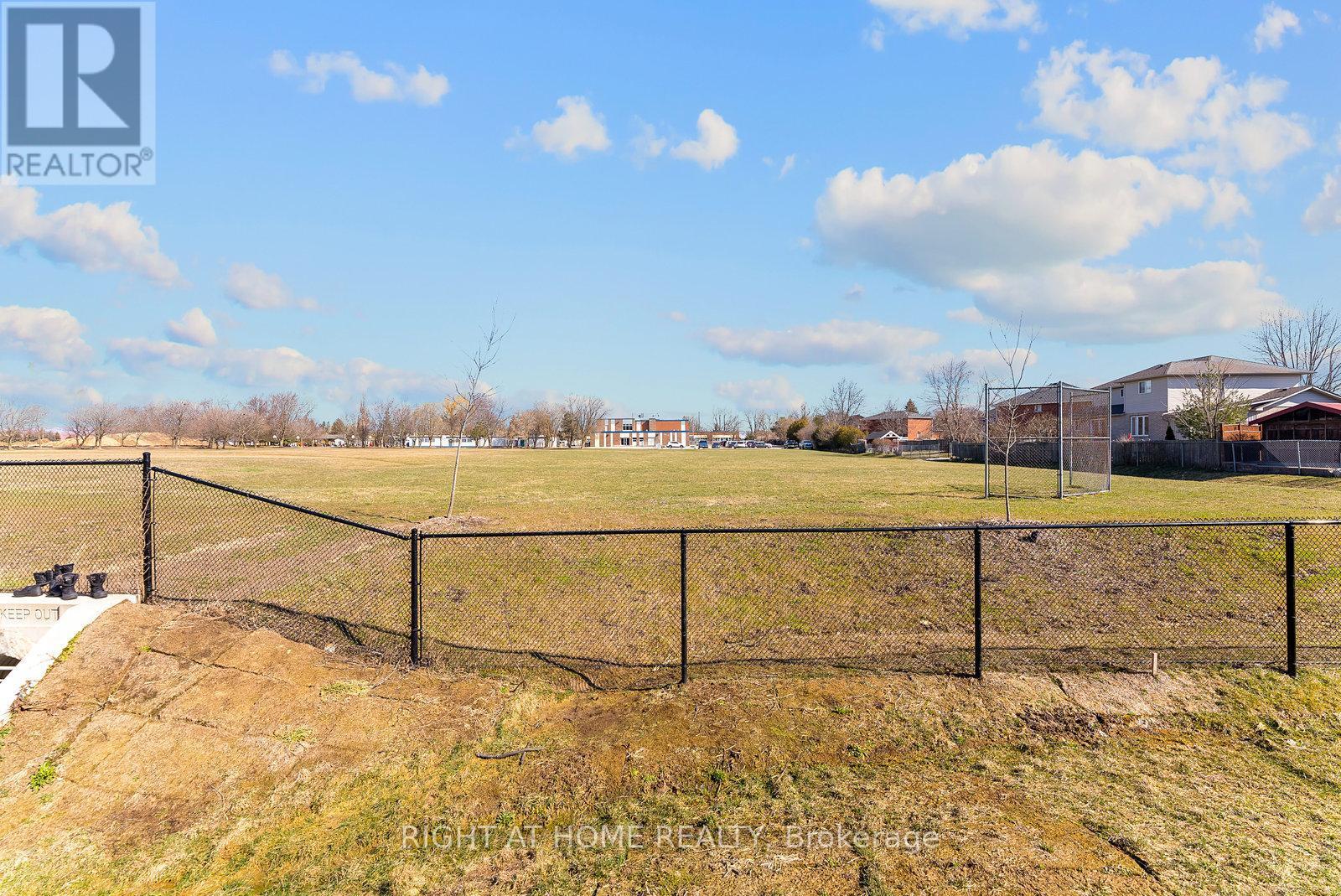 












90 SPITFIRE DRIVE

,
Hamilton (Mount Hope),




Ontario
L0R1W0

