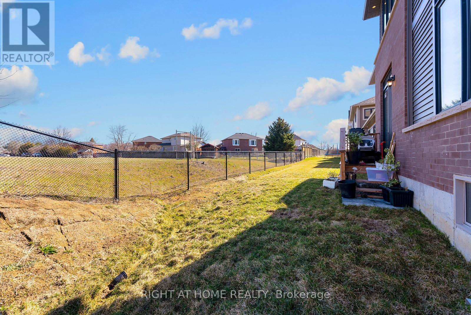 












90 SPITFIRE DRIVE

,
Hamilton (Mount Hope),




Ontario
L0R1W0

