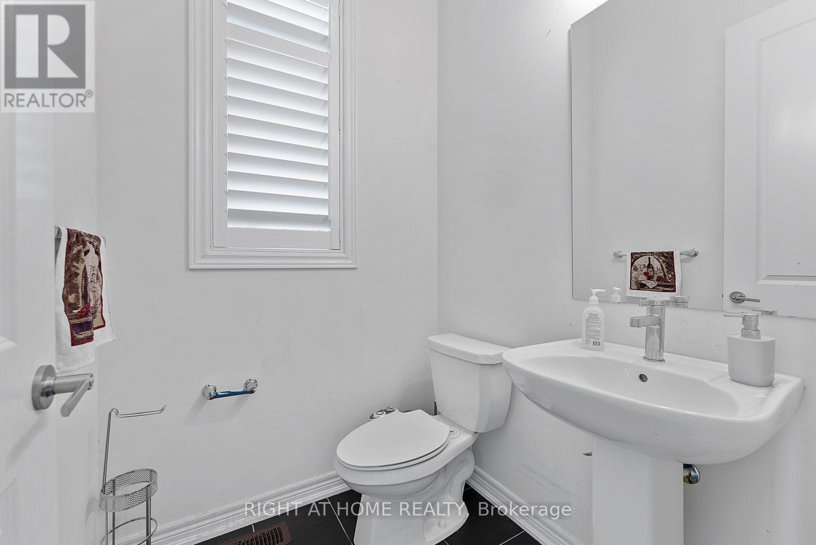 












90 SPITFIRE DRIVE

,
Hamilton (Mount Hope),




Ontario
L0R1W0

