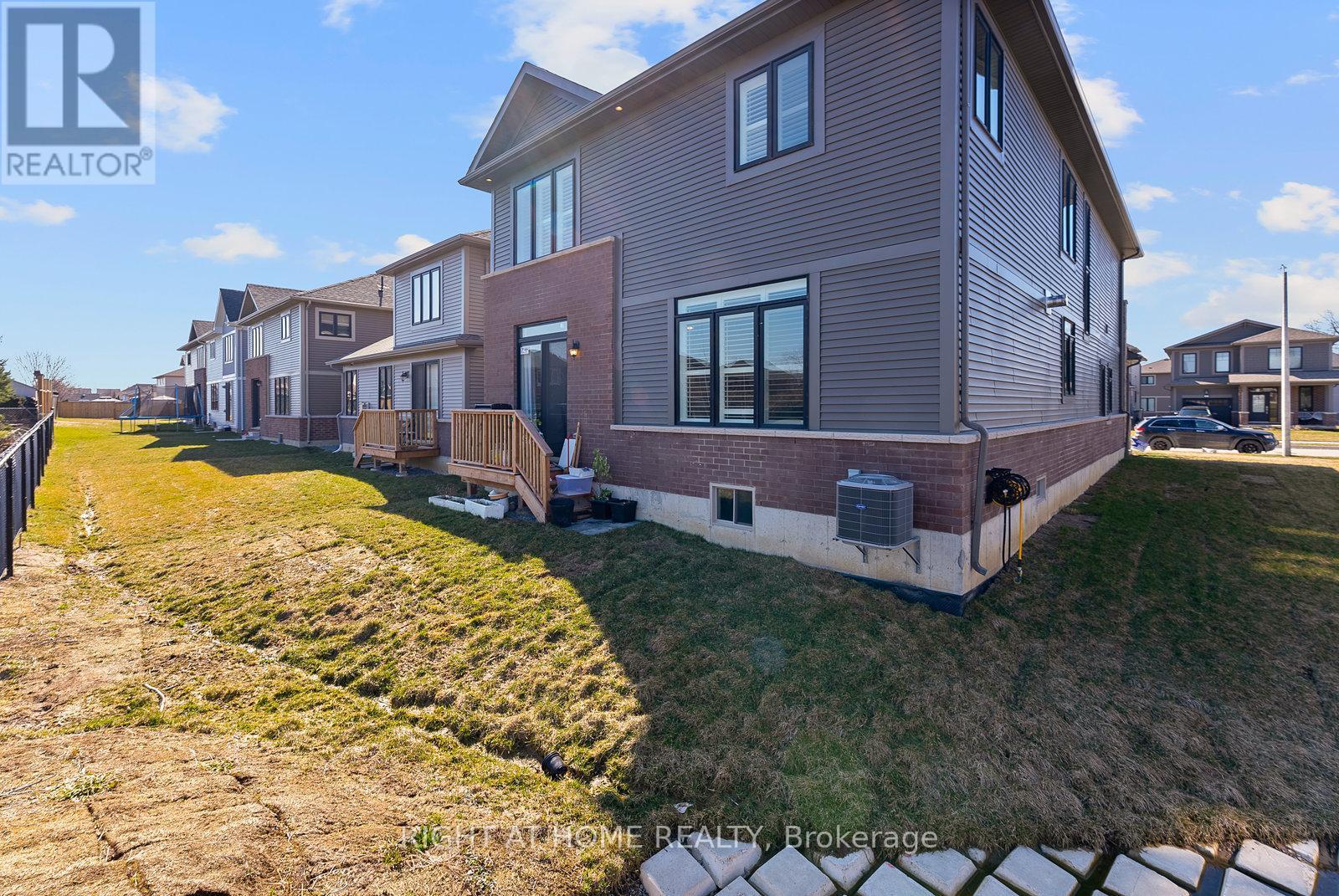 












90 SPITFIRE DRIVE

,
Hamilton (Mount Hope),




Ontario
L0R1W0

