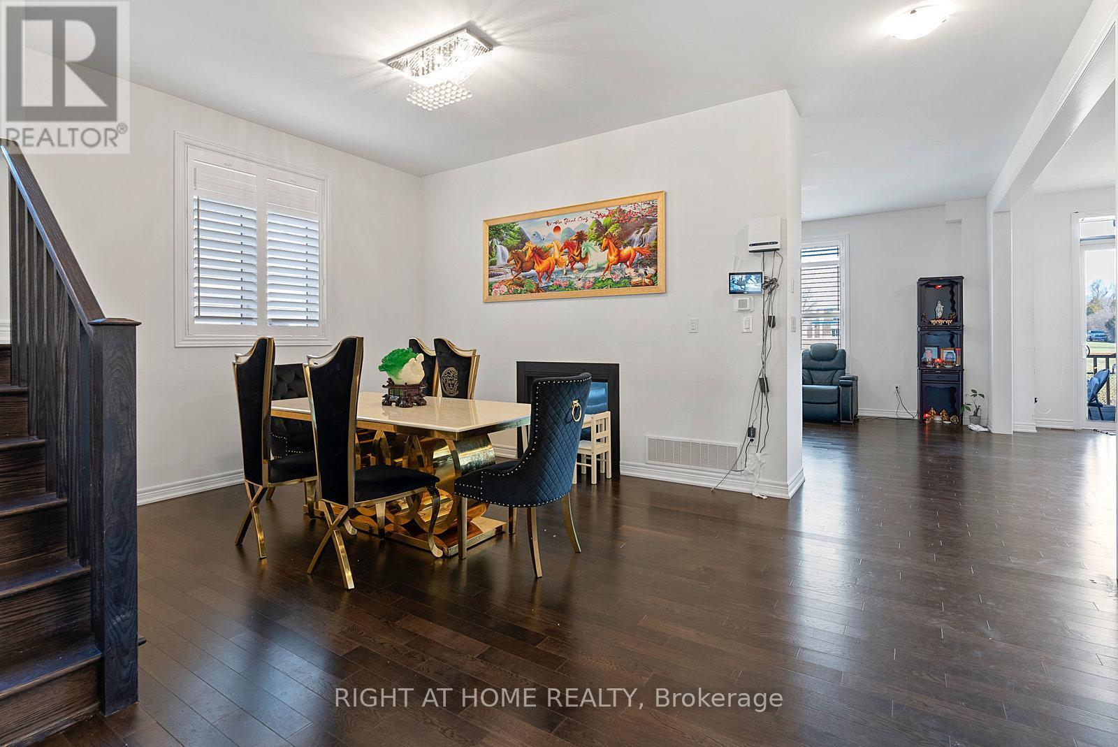 












90 SPITFIRE DRIVE

,
Hamilton (Mount Hope),




Ontario
L0R1W0

