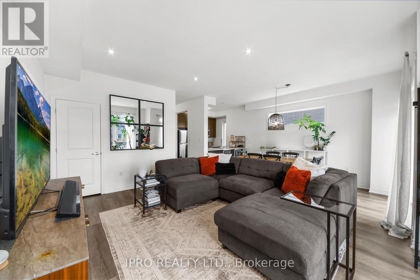 












123 - 61 SOHO STREET

,
Hamilton (Stoney Creek Mountain),




Ontario
L8J0M6

