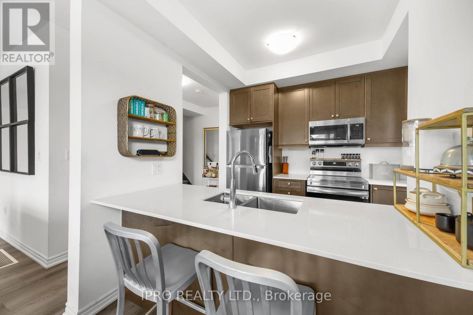 












123 - 61 SOHO STREET

,
Hamilton (Stoney Creek Mountain),




Ontario
L8J0M6

