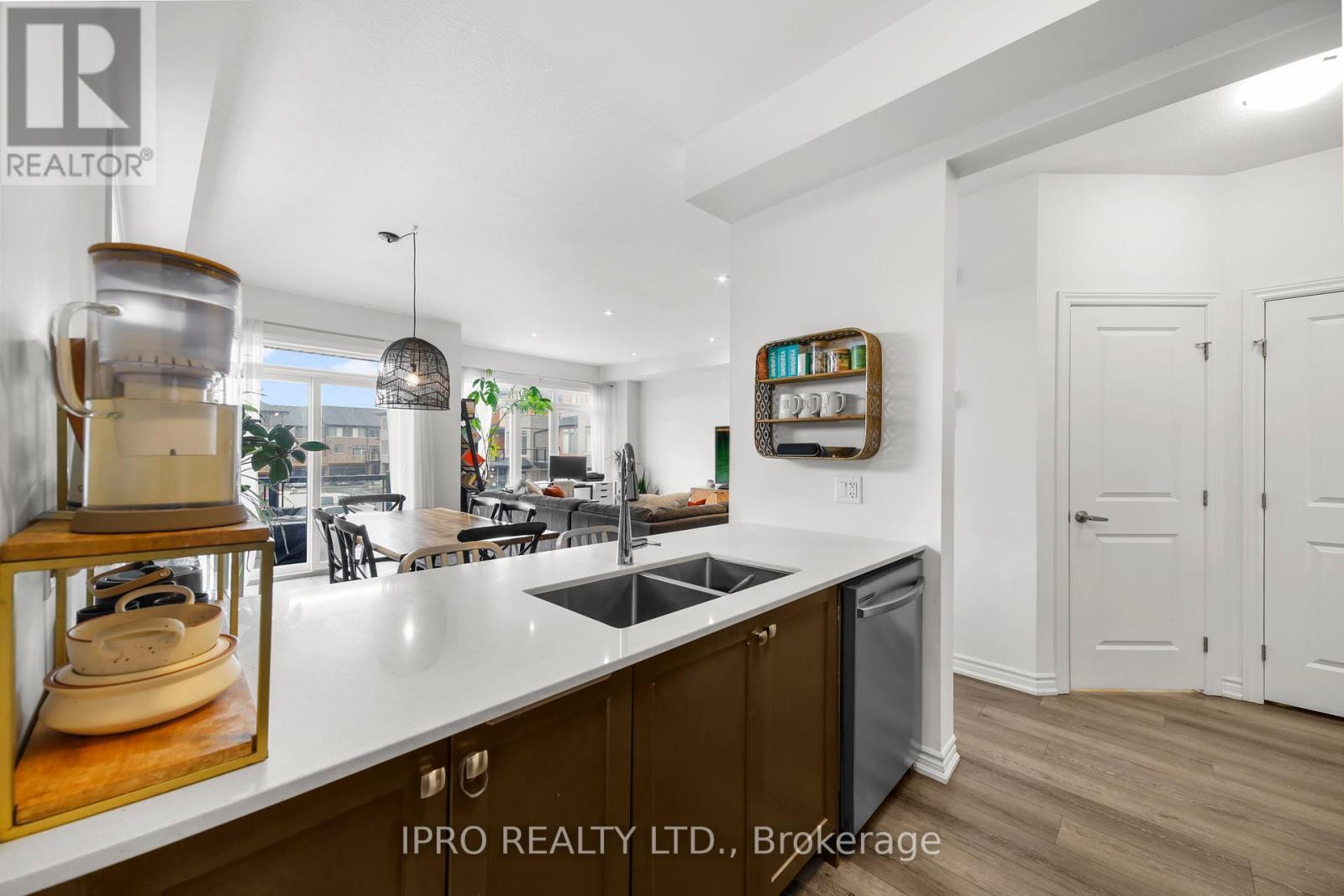












123 - 61 SOHO STREET

,
Hamilton (Stoney Creek Mountain),




Ontario
L8J0M6

