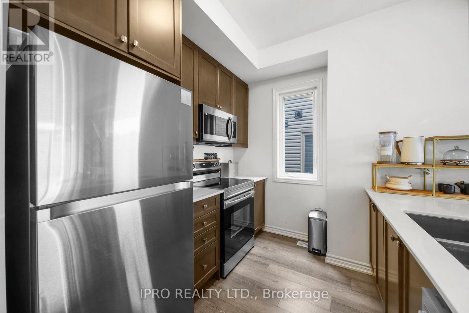 












123 - 61 SOHO STREET

,
Hamilton (Stoney Creek Mountain),




Ontario
L8J0M6

