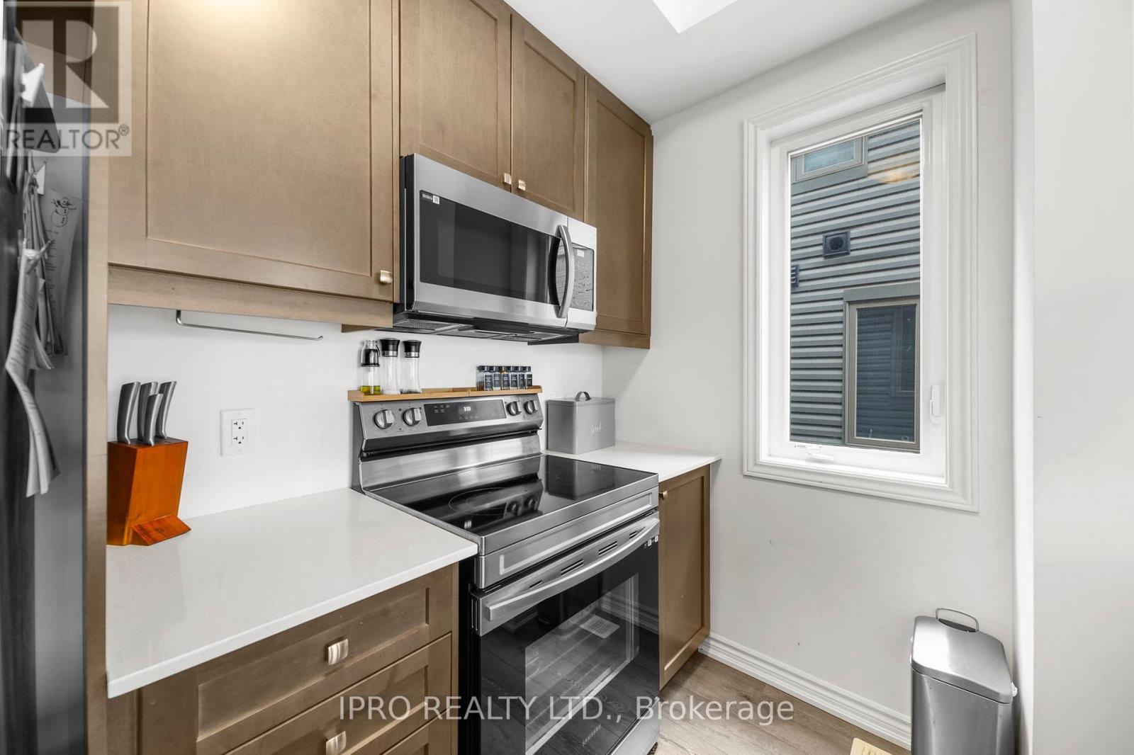 












123 - 61 SOHO STREET

,
Hamilton (Stoney Creek Mountain),




Ontario
L8J0M6

