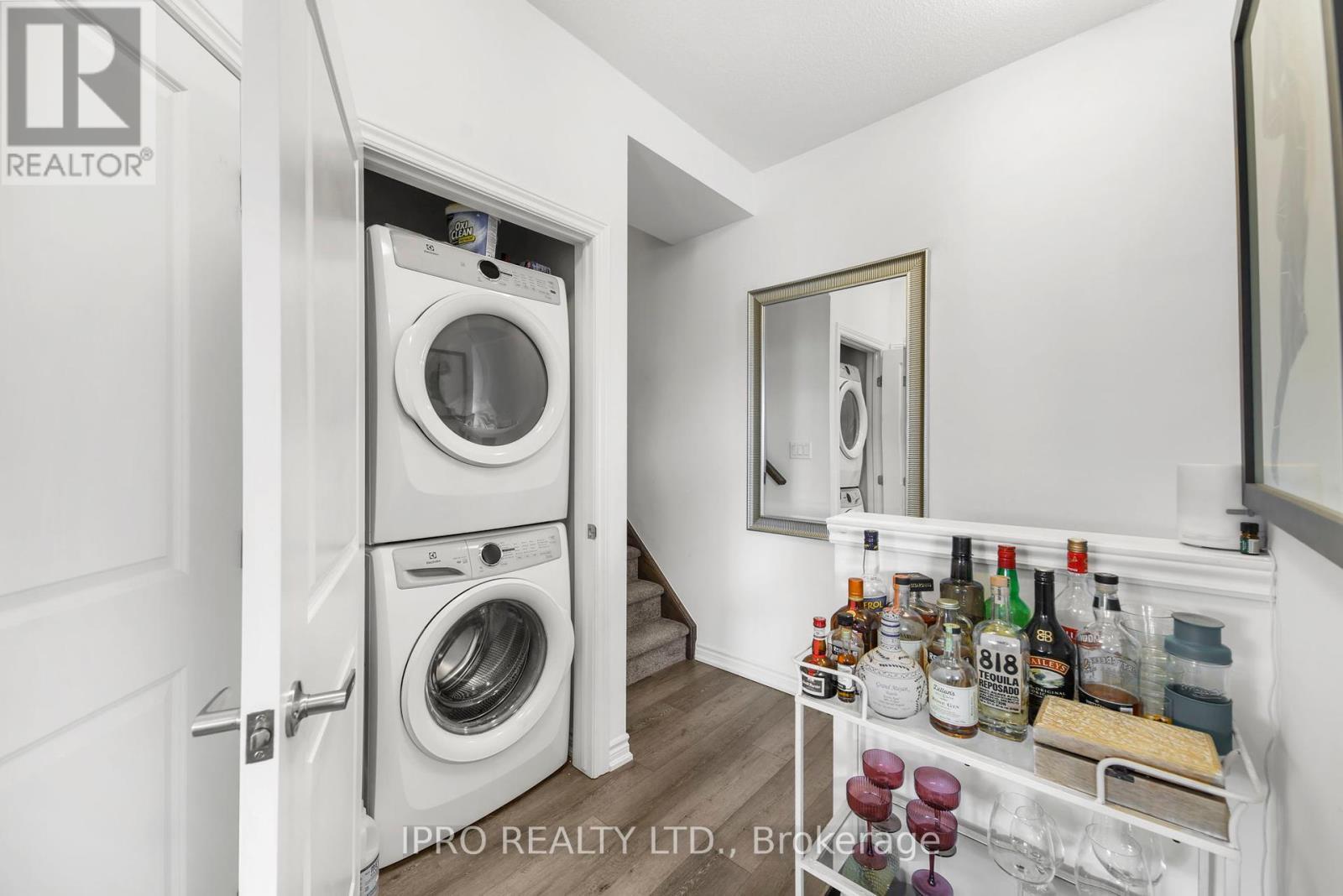 












123 - 61 SOHO STREET

,
Hamilton (Stoney Creek Mountain),




Ontario
L8J0M6

