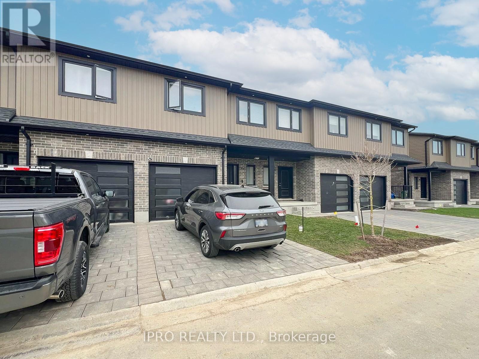 












44 - 811 SARNIA ROAD

,
London North (North M),




Ontario
N6H0K3

