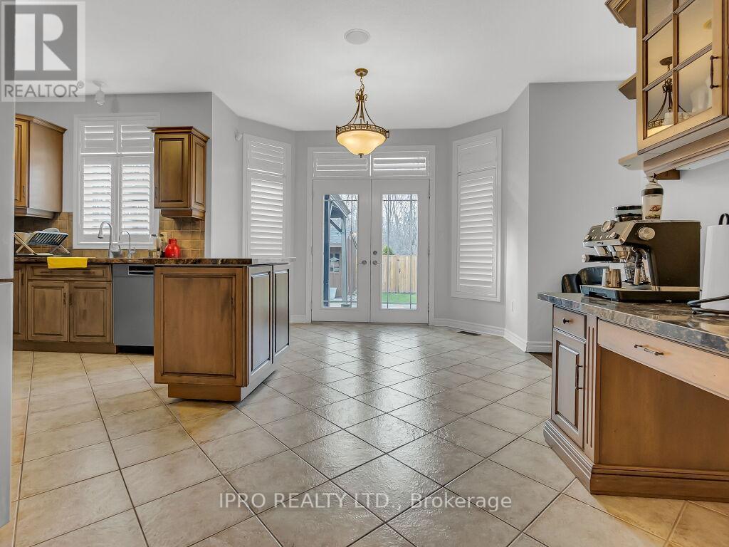 












18 TOVELL DRIVE

,
Guelph (Willow West/Sugarbush/West Acres),




Ontario
N1K1Z6

