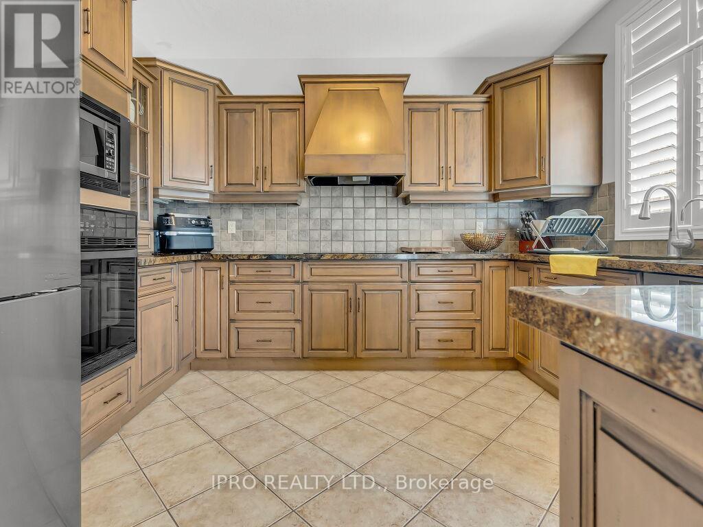 












18 TOVELL DRIVE

,
Guelph (Willow West/Sugarbush/West Acres),




Ontario
N1K1Z6

