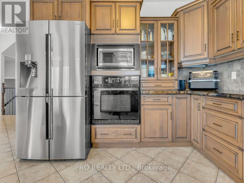 












18 TOVELL DRIVE

,
Guelph (Willow West/Sugarbush/West Acres),




Ontario
N1K1Z6

