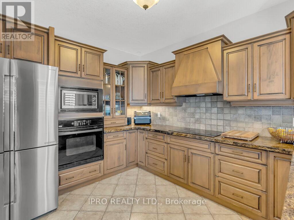 












18 TOVELL DRIVE

,
Guelph (Willow West/Sugarbush/West Acres),




Ontario
N1K1Z6

