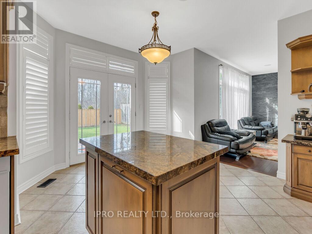 












18 TOVELL DRIVE

,
Guelph (Willow West/Sugarbush/West Acres),




Ontario
N1K1Z6

