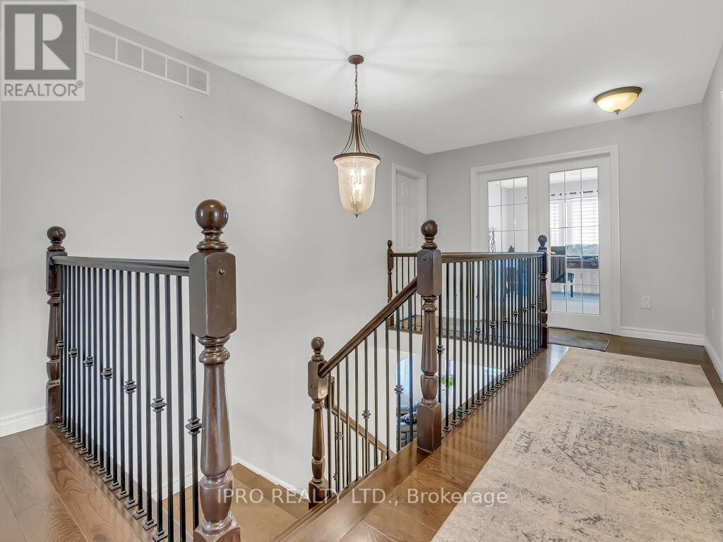 












18 TOVELL DRIVE

,
Guelph (Willow West/Sugarbush/West Acres),




Ontario
N1K1Z6

