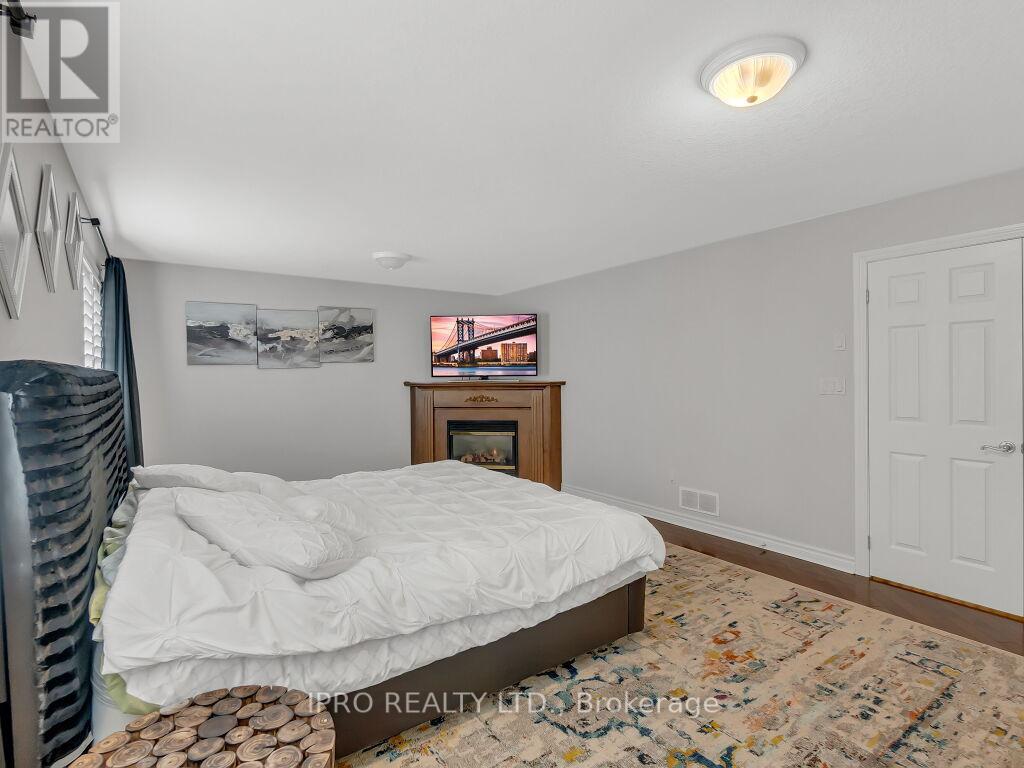 












18 TOVELL DRIVE

,
Guelph (Willow West/Sugarbush/West Acres),




Ontario
N1K1Z6

