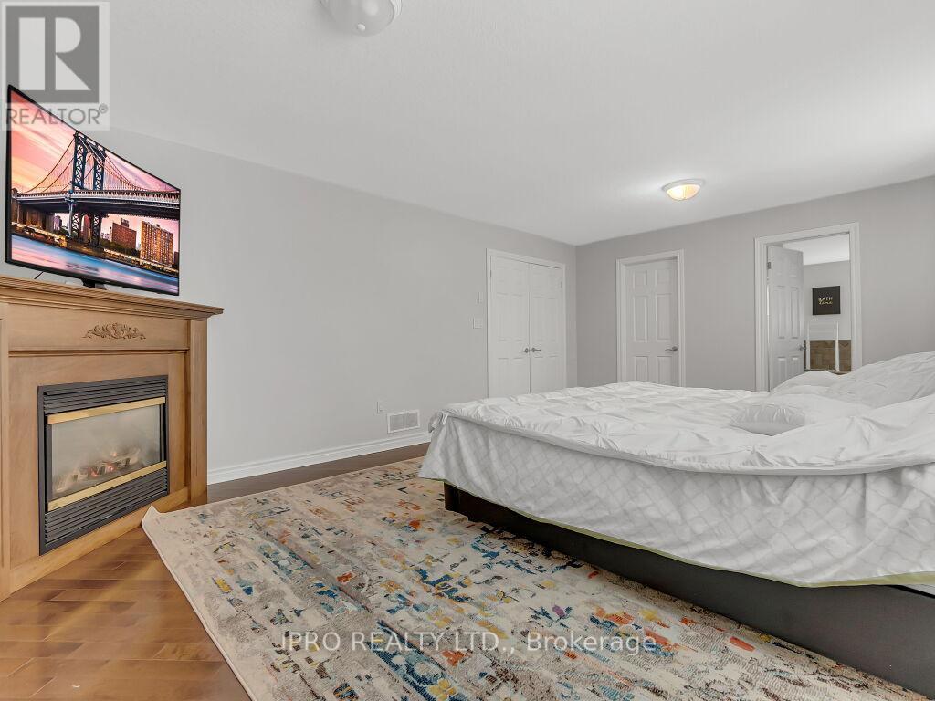 












18 TOVELL DRIVE

,
Guelph (Willow West/Sugarbush/West Acres),




Ontario
N1K1Z6

