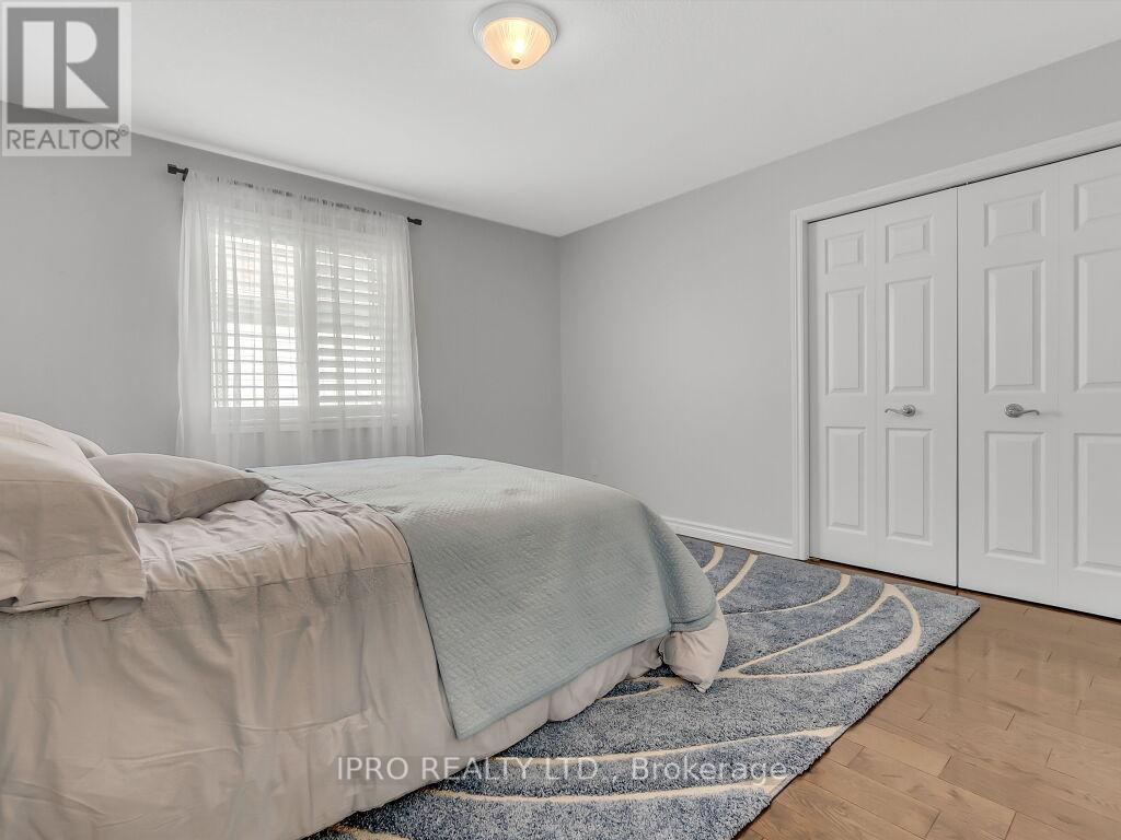 












18 TOVELL DRIVE

,
Guelph (Willow West/Sugarbush/West Acres),




Ontario
N1K1Z6

