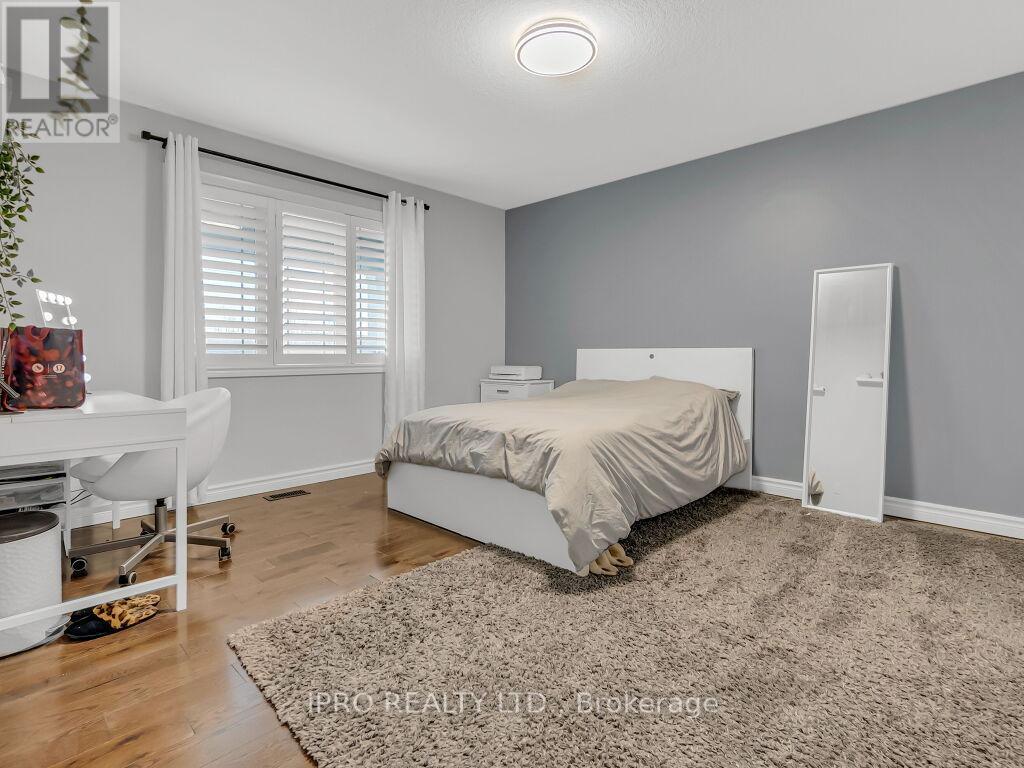 












18 TOVELL DRIVE

,
Guelph (Willow West/Sugarbush/West Acres),




Ontario
N1K1Z6

