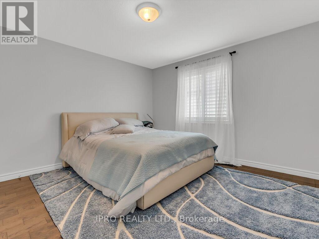












18 TOVELL DRIVE

,
Guelph (Willow West/Sugarbush/West Acres),




Ontario
N1K1Z6

