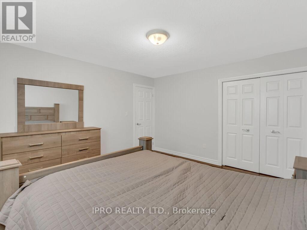 












18 TOVELL DRIVE

,
Guelph (Willow West/Sugarbush/West Acres),




Ontario
N1K1Z6

