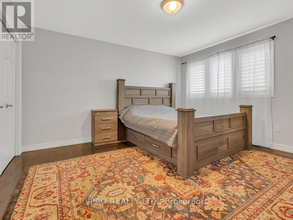 












18 TOVELL DRIVE

,
Guelph (Willow West/Sugarbush/West Acres),




Ontario
N1K1Z6

