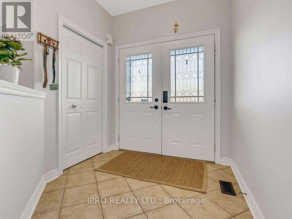 












18 TOVELL DRIVE

,
Guelph (Willow West/Sugarbush/West Acres),




Ontario
N1K1Z6

