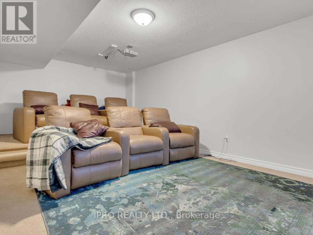 












18 TOVELL DRIVE

,
Guelph (Willow West/Sugarbush/West Acres),




Ontario
N1K1Z6

