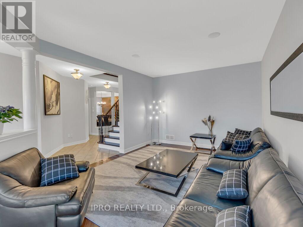 












18 TOVELL DRIVE

,
Guelph (Willow West/Sugarbush/West Acres),




Ontario
N1K1Z6

